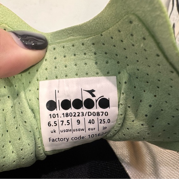 Diadora Atomo V7000 2 Running Shoes - Picture 4 of 5